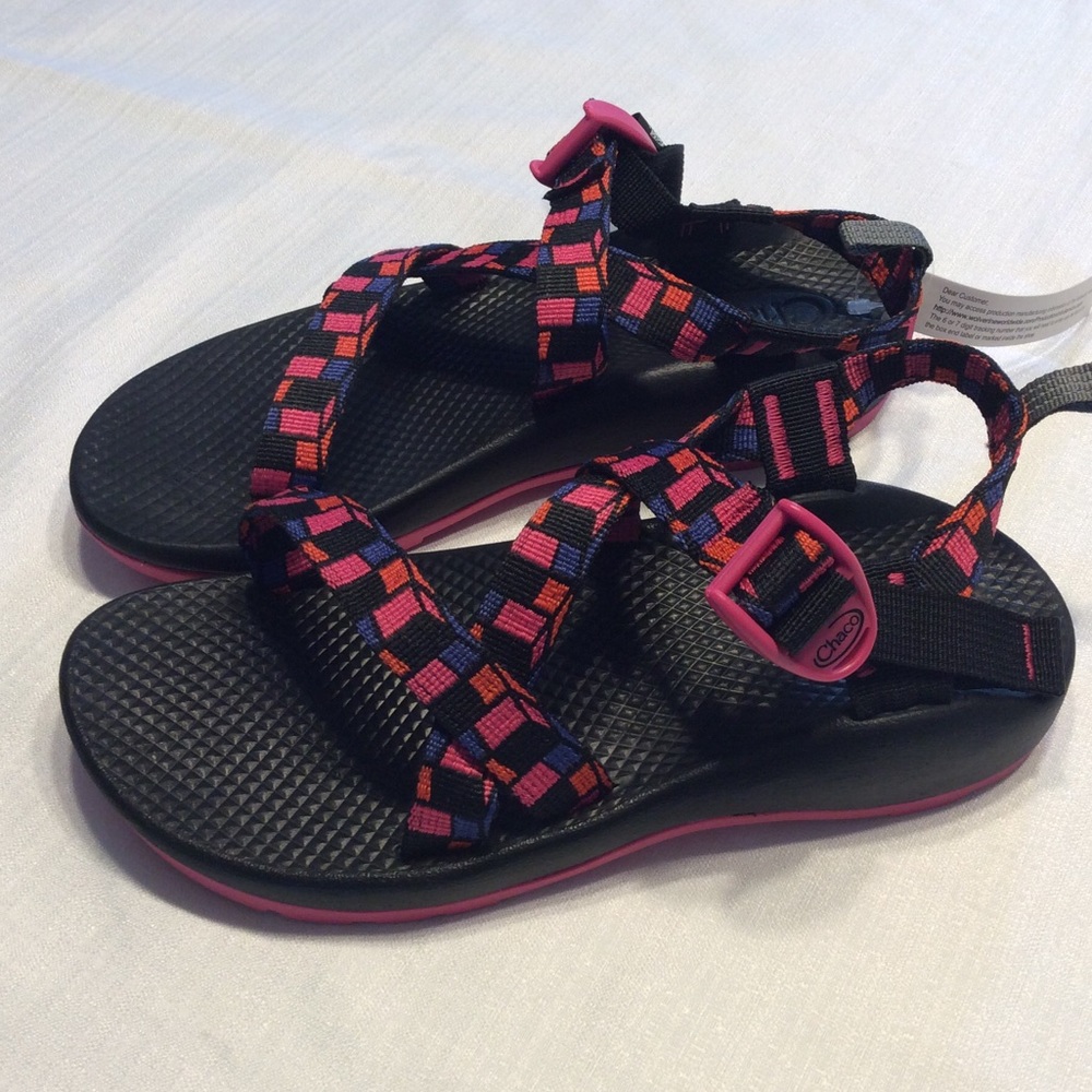 Chaco big girls Sz 5 eco tread sandals magenta open toed shoes